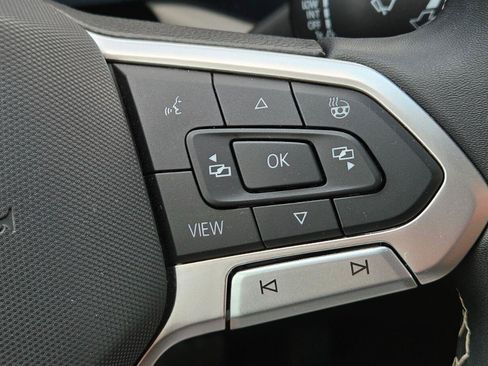 Certified 2023 Volkswagen Taos SE w/ Panoramic Sunroof Package FWD image 28
