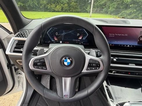 Used 2026 BMW X7 xDrive40i w/ M Sport Package AWD/4WD image 19