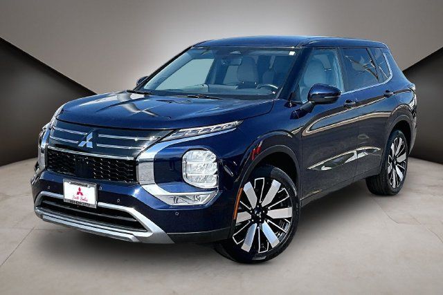 Used 2025 Mitsubishi Outlander SE FWD image 1
