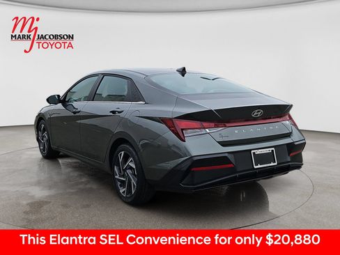 Used 2025 Hyundai Elantra SEL w/ Cargo Package FWD image 14