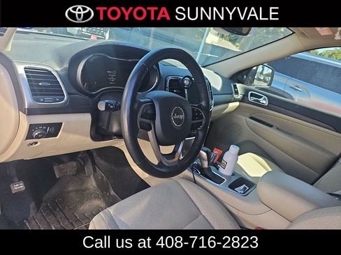 Used 2022 Jeep Grand Cherokee Laredo E w/ Security & Convenience Group AWD/4WD image 4