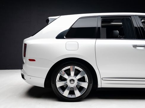 Used 2019 Rolls-Royce Cullinan AWD/4WD image 36