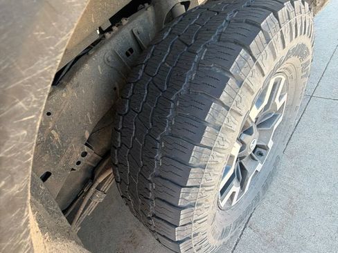 Used 2021 Toyota Tacoma TRD Off-Road w/ TRD Premium Off Road Package AWD/4WD image 12
