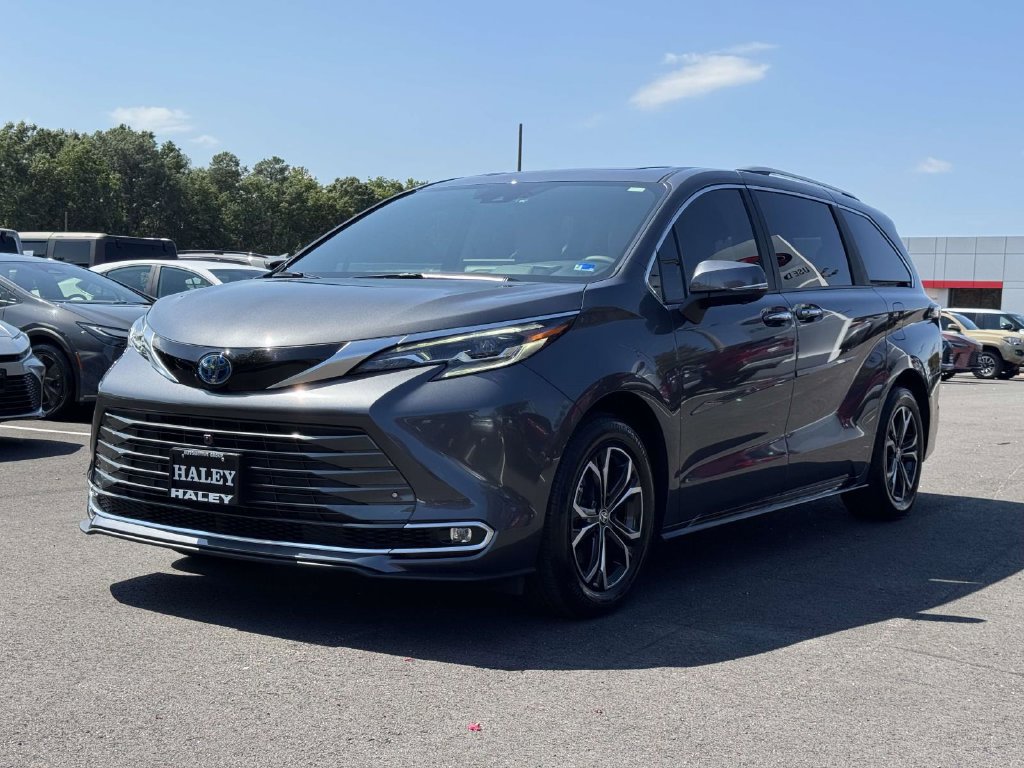 Used 2025 Toyota Sienna Platinum AWD/4WD image 27