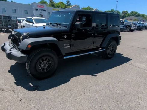 Used 2017 Jeep Wrangler Unlimited Sport w/ Connectivity Group AWD/4WD image 4