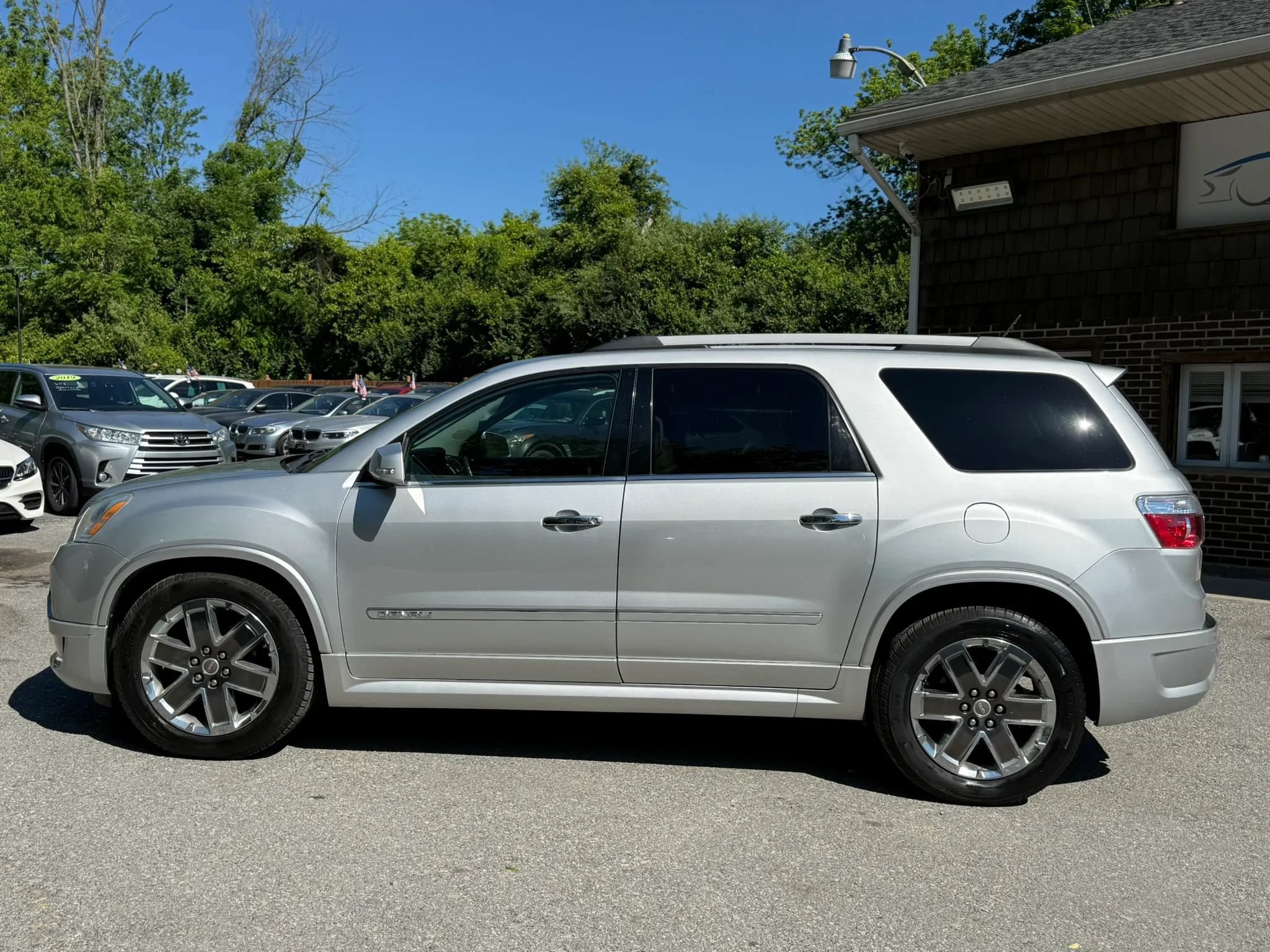 Used 2011 GMC Acadia Denali AWD/4WD image 4