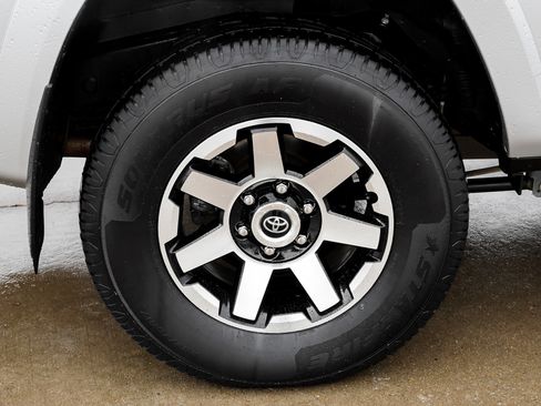 Certified 2024 Toyota 4Runner TRD Off-Road AWD/4WD image 11