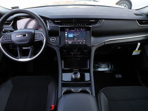 New 2025 Jeep Grand Cherokee Altitude AWD/4WD image 19