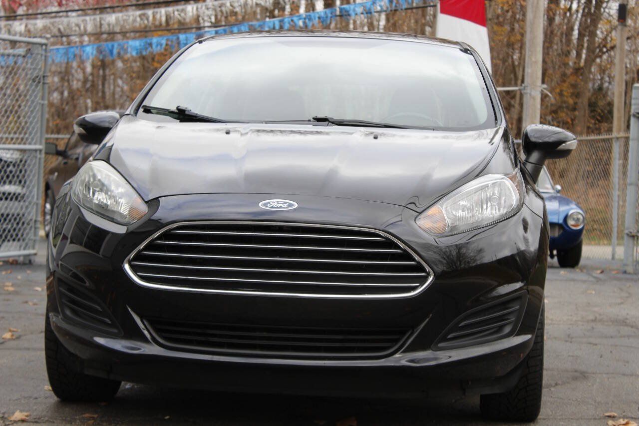 Used 2015 Ford Fiesta SE FWD image 4