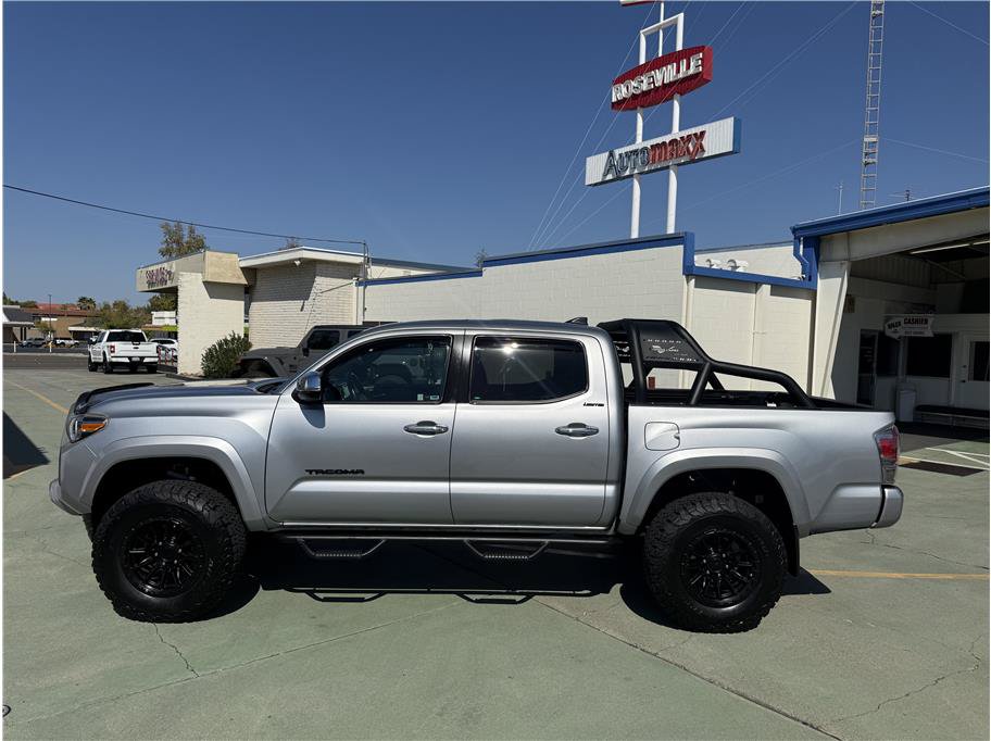 Used 2019 Toyota Tacoma Limited AWD/4WD image 9