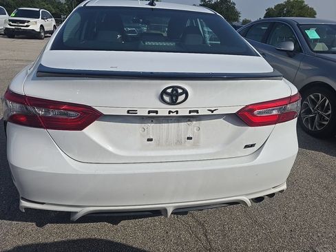 Used 2019 Toyota Camry SE FWD image 7