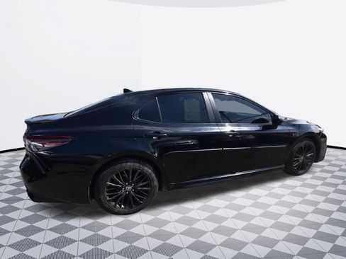 Used 2021 Toyota Camry SE w/ Carpet Mat Package (TMS) FWD image 2