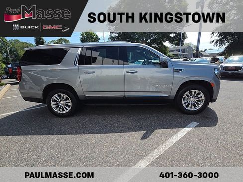 Used 2023 GMC Yukon XL SLT w/ SLT Premium Package AWD/4WD image 4