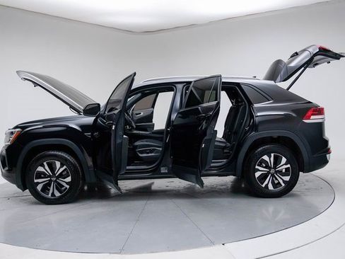 Used 2024 Volkswagen Atlas Cross Sport SE image 23