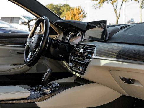 Used 2018 BMW 530i 530i w/ Premium Package image 25