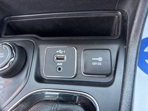 Used 2019 Jeep Cherokee Limited AWD/4WD image 20