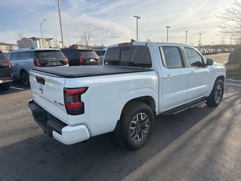 Used 2024 Nissan Frontier SL image 7