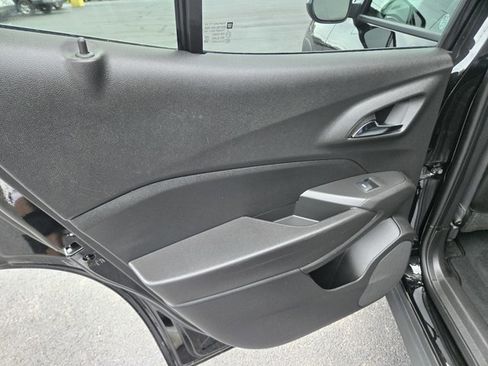 Used 2025 Chevrolet Trax LT w/ LT Convenience Package FWD image 33