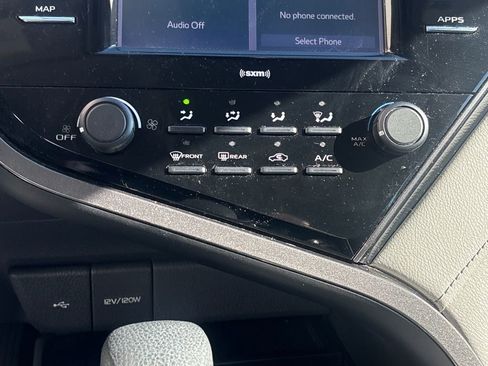 Used 2020 Toyota Camry LE image 13