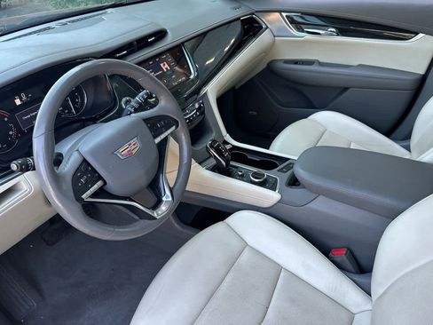 Used 2021 Cadillac XT6 Premium Luxury image 11
