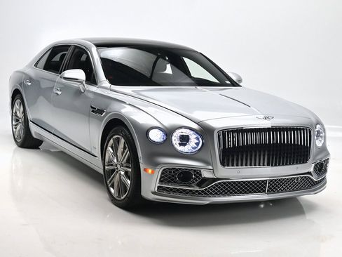 Used 2021 Bentley Flying Spur V8 image 3