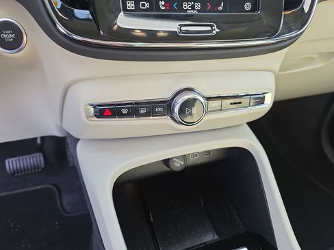 Used 2025 Volvo XC40 B5 Plus w/ Protection Package Premier image 29