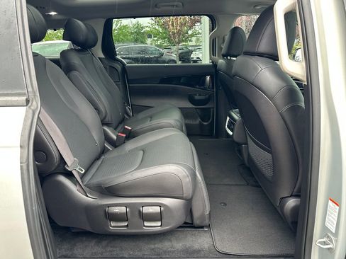 Used 2025 Kia Carnival SX Prestige FWD image 16