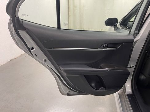 Used 2024 Toyota Camry SE image 14