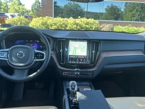 Used 2024 Volvo XC60 B5 Ultimate w/ Protection Package Premier AWD/4WD image 5