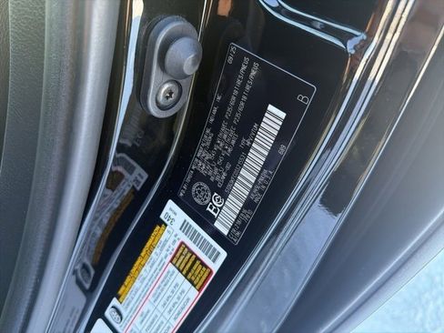 Used 2025 Toyota Sienna LE image 33