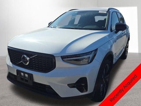 Used 2024 Volvo XC40 B5 Plus w/ Climate Package image 1