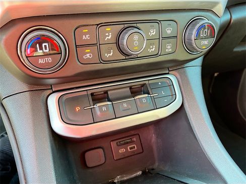 Used 2023 GMC Acadia SLT w/ Elevation Edition image 16