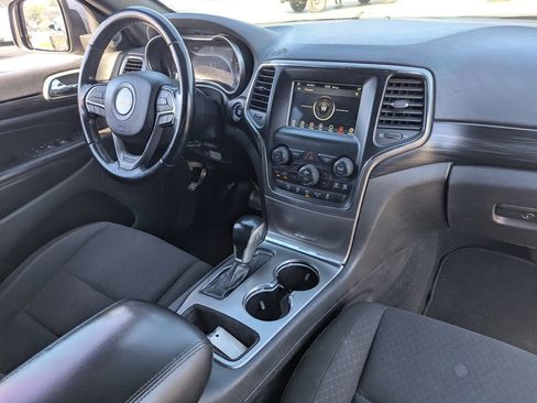 Used 2020 Jeep Grand Cherokee Laredo image 32