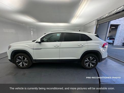 Used 2024 Volkswagen Atlas Cross Sport SE image 2