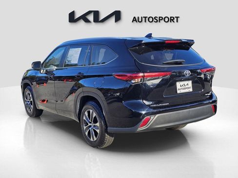 Used 2023 Toyota Highlander XLE image 12
