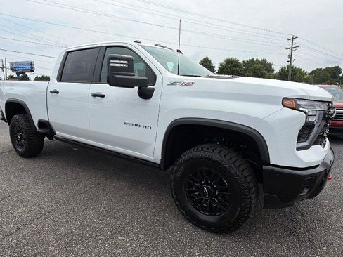 New 2026 Chevrolet Silverado 2500 ZR2 AWD/4WD image 7
