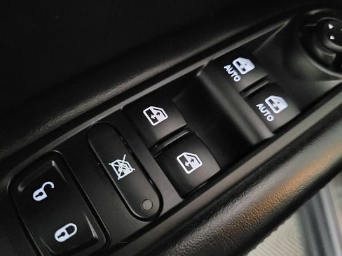 Used 2021 Jeep Compass Latitude FWD image 27