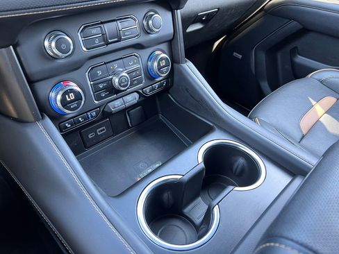 Used 2023 GMC Yukon XL AT4 w/ AT4 Premium Plus Package AWD/4WD image 29
