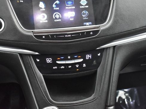 Used 2017 Cadillac XT5 Luxury image 18
