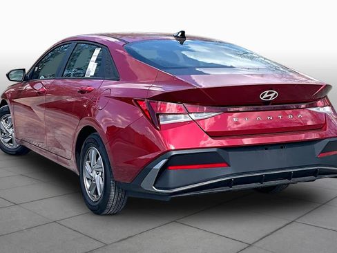 Used 2025 Hyundai Elantra SE FWD image 12