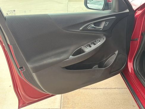 Used 2017 Chevrolet Malibu LT FWD image 36