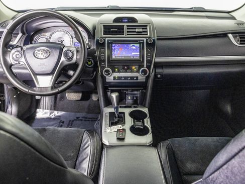 Used 2012 Toyota Camry SE w/ Leather Pkg FWD image 27