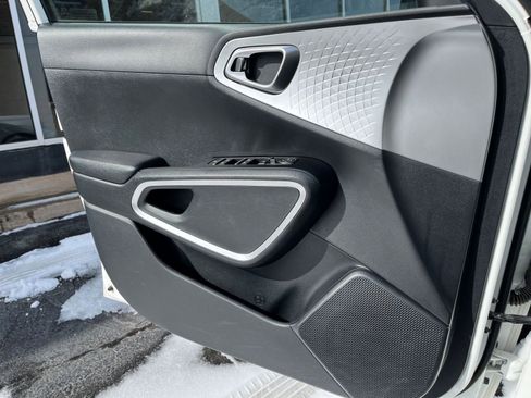 Used 2025 Kia Soul LX w/ LX Technology Package image 18