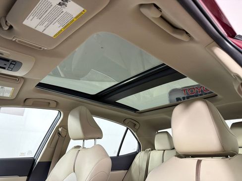 Used 2018 Toyota Camry XLE image 2