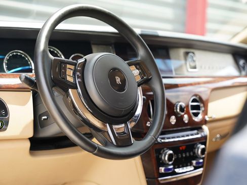 Used 2020 Rolls-Royce Phantom Extended Wheelbase RWD image 22