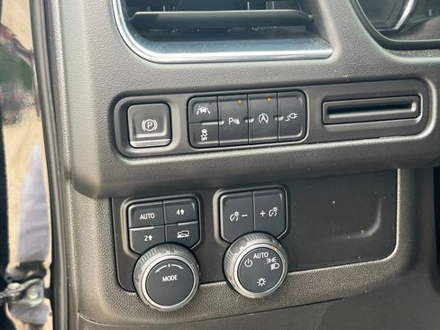 Used 2021 Chevrolet Suburban RST w/ Luxury Package image 32