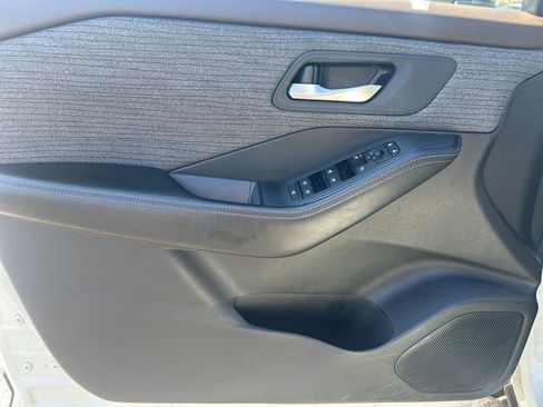 Used 2023 Nissan Rogue SV image 14