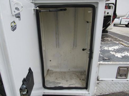 Used 2012 Ford F550 4x4 Regular Cab Super Duty w/ Payload Upgrade Pkg image 21