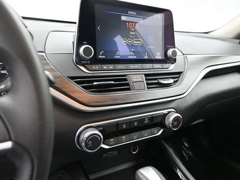 Used 2023 Nissan Altima 2.5 SV FWD image 23
