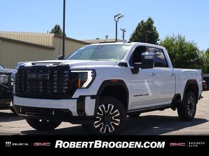 New 2026 GMC Sierra 3500 Denali Ultimate w/ LPO, Black Badging Package